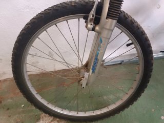 Bicicleta de Montaña roja Romani