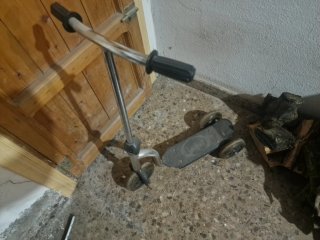 Patín con rueda amarilla