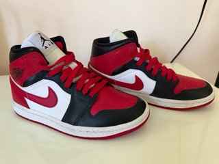 Jordan 1 Mid Mujer/Unisex Negro Rojo 36