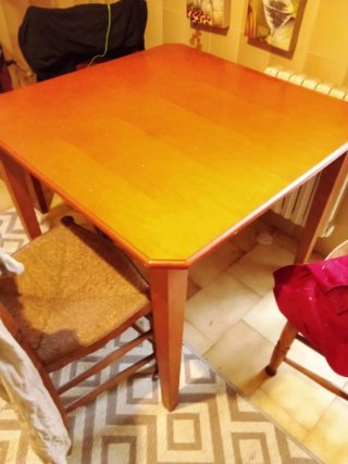 Mesa de cocina de madera. 90x90 patas desmontables
