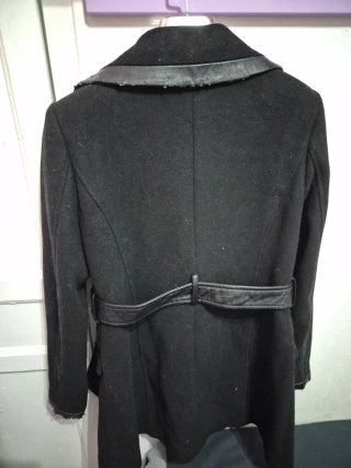 Chaqueta Guess Negra con Detalles Piel