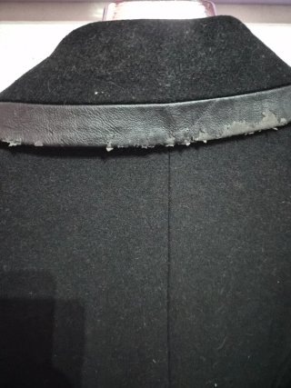 Chaqueta Guess Negra con Detalles Piel