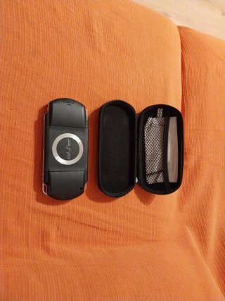 Sony PSP Nero 1004K + custodia protettiva + 5 giochi