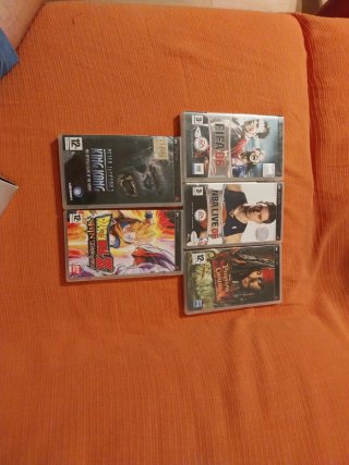 Sony PSP Nero 1004K + custodia protettiva + 5 giochi