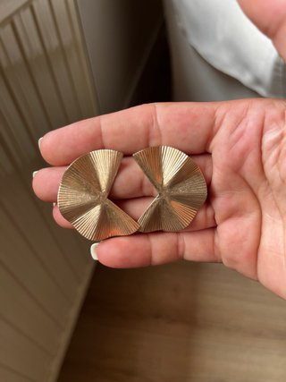 Pendientes dorados abanico