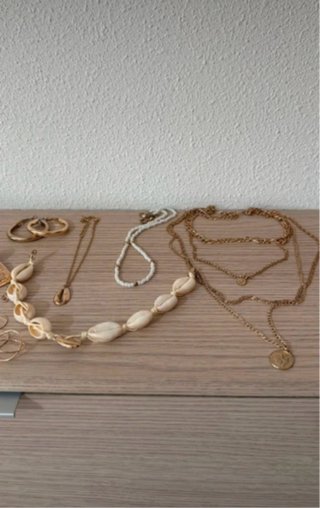 Collares, pendientes y anillos