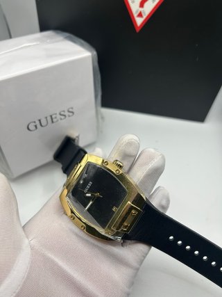 Reloj Guess Dorado y Negro