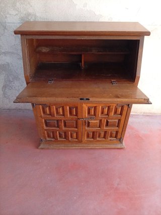 Mueble antiguo de madera