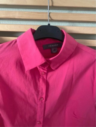 Lote 2 camisas beige y fucsia