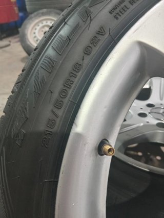 4 Neumáticos de coche.             215 /50/18" 92V