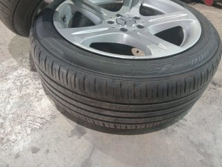 4 Neumáticos de coche.             215 /50/18" 92V
