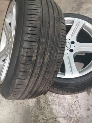 4 Neumáticos de coche.             215 /50/18" 92V