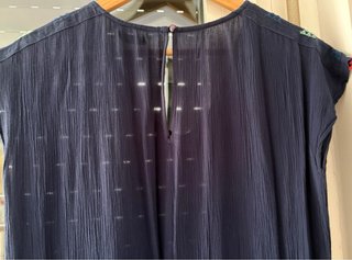 Mono de verano azul con bordado