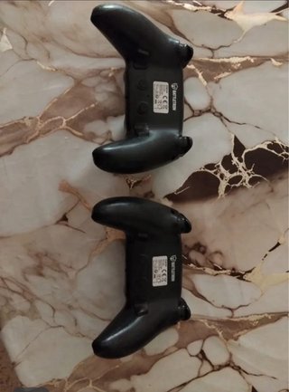 Controller di videogiochi nero