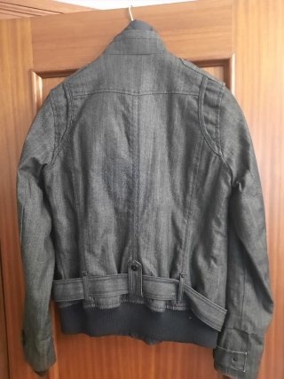 Cazadora azul vaquero con cinturón
