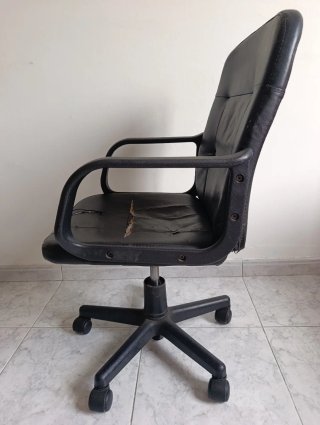 Silla de oficina negra