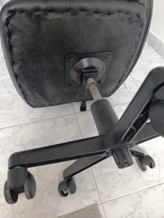 Silla de oficina negra