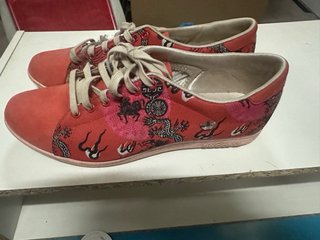 Zapatillas Adidas Talla 39 E.L. Asian figures