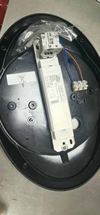 Lámpara Aplique Metal y Plástico