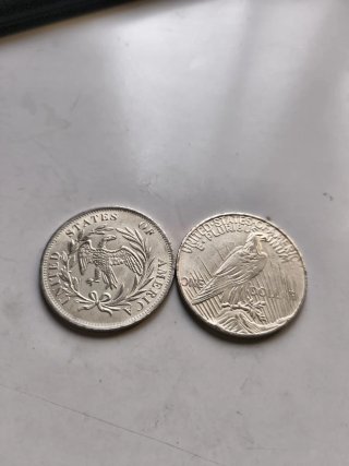 Lote de réplicas de monedas famosas.