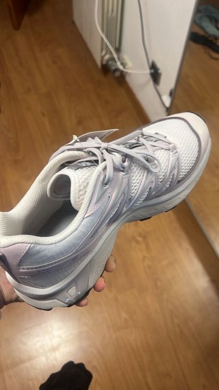 Zapatillas Salomon rosas y blancas