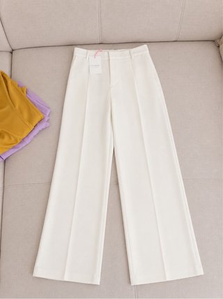 Pantalón recto en color beige. Talla - XS