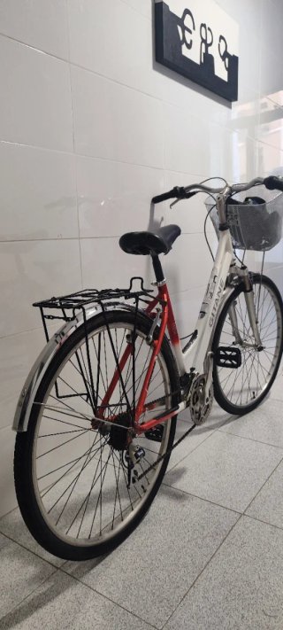 Bicicleta Gitane blanca y roja