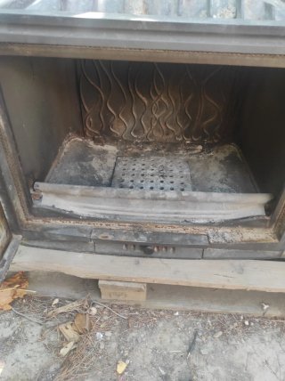 Estufa de leña metálica