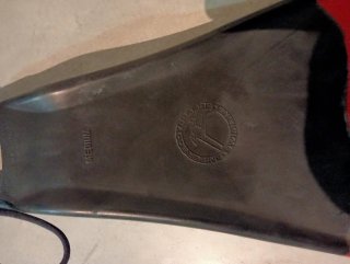 Bodyboard negro con leash,aletas y funda