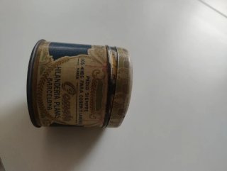 Cajita metálica antigua para ovillos