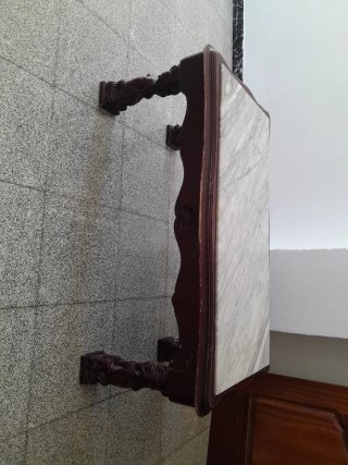 Banco vintage con asiento de mármol