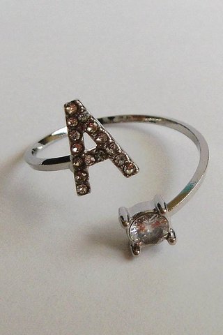 Anillo de letra A