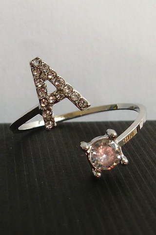 Anillo de letra A