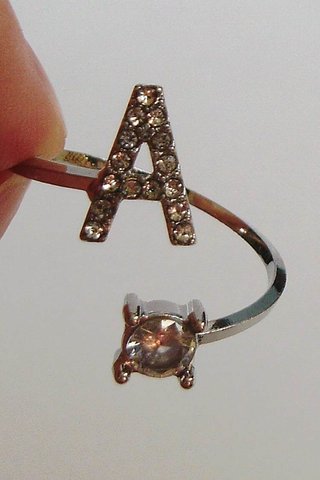 Anillo de letra A