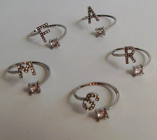 Anillo de letra A