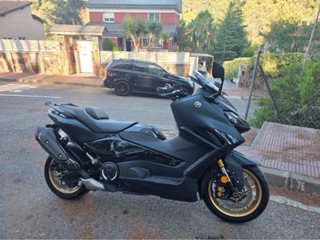 Yamaha TMAX TECH MAX 560 Negra azulado