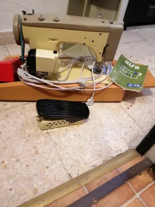 Máquina de coser Alfa 475