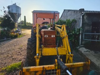Tractor Renault 751.4 con pala