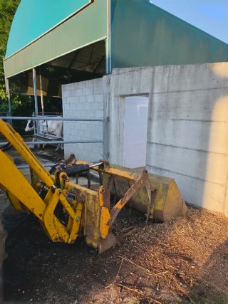 Tractor Renault 751.4 con pala