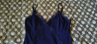 Vestido lencero negro con encaje