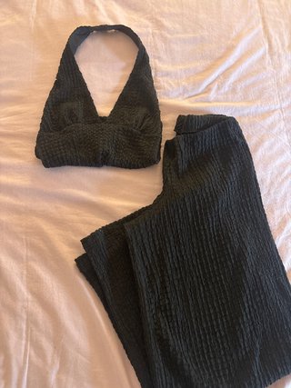 Conjunto top e calças pretas