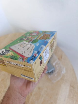 Nintendo 2DS Blanca Animal Crossing en caja