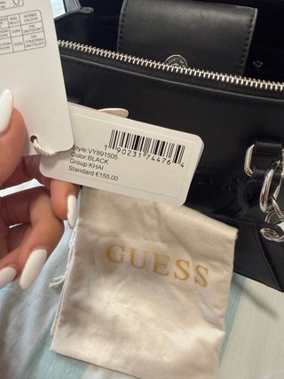 Borsa Guess nera con logo in rilievo