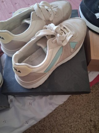 Zapatillas deportivas beige y turquesa