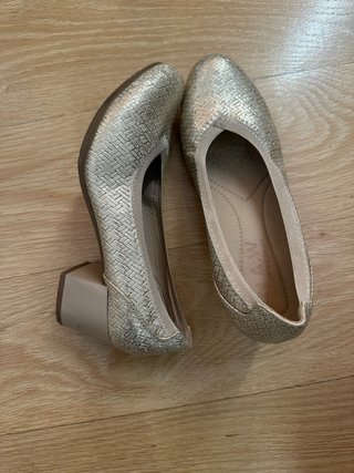 Zapatos NAW dorados talla 36