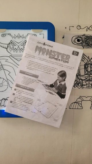 Mesa de luz para dibujar con plantillas