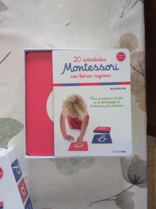 Veinte actividades Montessori con letras rugosas