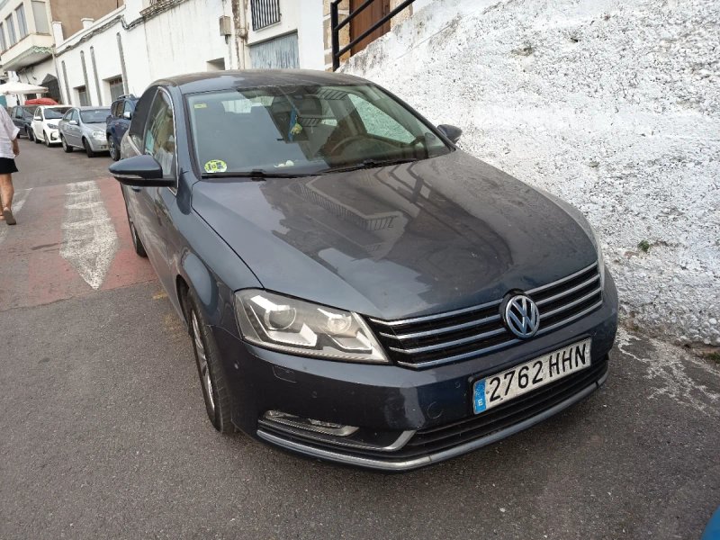 Volkswagen Passat 2012 - foto 1