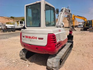 Mini Excavadora Takeuchi TB250