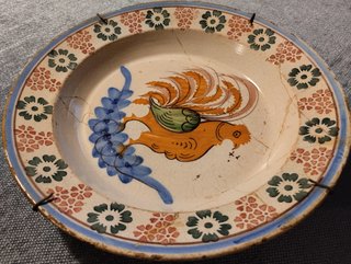 Plato antiguo artesanal gallo (2 de 2)